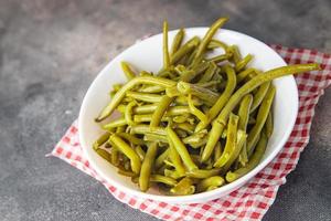 sperziebonen gekookte boon klaar om te eten verse gezonde maaltijd voedsel snack dieet op tafel kopieer ruimte voedsel achtergrond rustieke bovenaanzicht foto