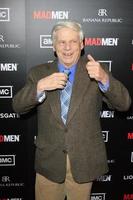 los angeles, 14 maart - robert morse arriveert bij de première van de gekke mannen seizoen 5 in de arclight-theaters op 14 maart 2012 in los angeles, ca foto