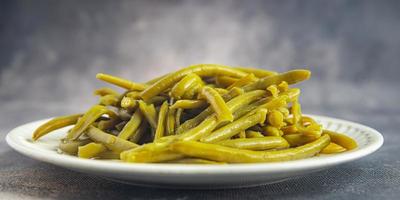 groene boon ingeblikte gekookte bonen klaar om te eten verse gezonde maaltijd voedsel snack dieet op tafel kopieer ruimte voedsel achtergrond rustieke bovenaanzicht foto