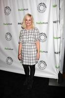 los angeles, 6 maart - amy poehler arriveert bij het parken- en recreatiepaneel op paleyfest 2012 in het saban theater op 6 maart 2012 in los angeles, ca foto