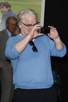 los angeles, 19 sep - philip seymour hoffman arriveert bij de moneyball wereldpremière op het grootste theater van de kunsten op 19 september 2011 in eikenland, ca foto