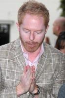 los angeles, 14 maart - jesse tyler ferguson arriveert op het moderne familie-paleyfest-evenement in het saban-theater op 14 maart 2012 in los angeles, ca foto