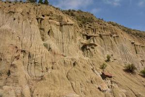 ongewone rotsformaties in de badlands van Noord-Dakota foto