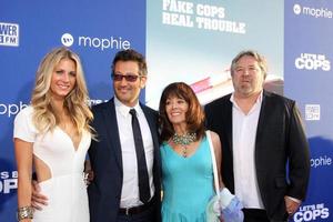 los angeles, 7 aug - sarah greenfield, luke greenfield, gasten bij de première van let s be cops in de arclight hollywood theaters op 7 augustus 2014 in los angeles, ca foto