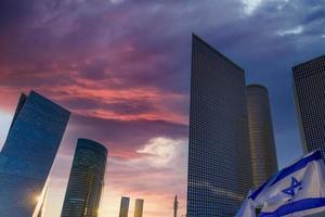 Israël, tel aviv financiële zakenwijk skyline met winkelcentra en hightech kantoren foto