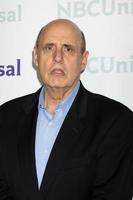 los angeles, 6 jan - jeffrey tambor arriveert op de nbc universal all-star winter tca party in athenauem op 6 januari 2012 in pasadena, ca foto