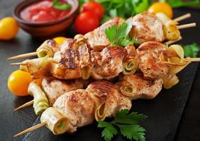 kip shish kebab met courgette foto