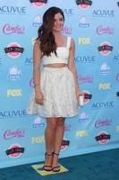 los angeles, 11 aug - lucy hale bij de teen choice awards 2013 in het gibson ampitheater universal op 11 augustus 2013 in los angeles, ca. foto