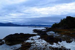 mooi landschap aan de wateren van het eiland Skye foto