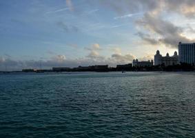 vroege ochtend uitzicht op hotels langs Palm Beach foto