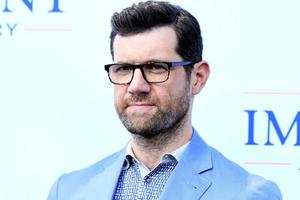 los angeles 1 sep - billy eichner bij afzetting - american crime story rode loper in pacific design center op 1 september 2021 in los angeles, ca foto