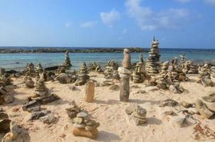 steenmannetjes op aruba op het strand foto