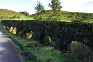 aquaduct op het canario-pad op weg naar sete cidades foto