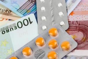 medische pillen en tabletten in euro bankbiljettengeld