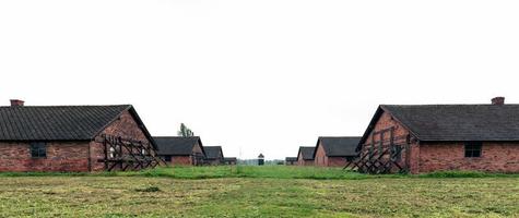 auschwitz, polen, 18 september 2021 gebouwen van kazernes waar vrouwen uit het vernietigingskamp Auschwitz Birkenau werden opgesloten. foto