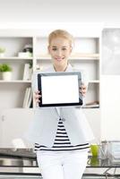 zakenvrouw met digitale tablet