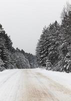 weg onder de sneeuw foto