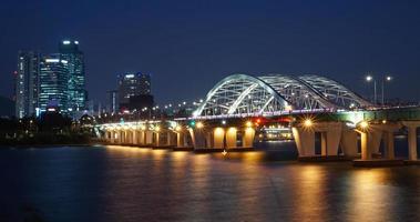 yanghwa brug nachtzicht, yeouido, korea foto