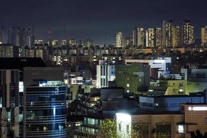 nachtzicht van appartement in seocho-gu, seoul, korea foto