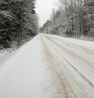 weg onder de sneeuw foto