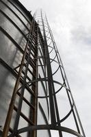 roestige metalen ladder foto