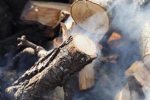 brandend hout, close-up foto