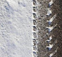 spoor in de sneeuw, winter foto