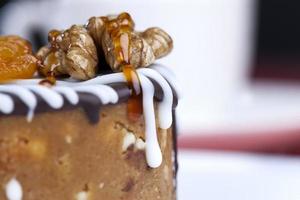 zoete cake gemaakt van zuivelproducten en noten foto