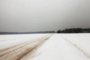 weg onder de sneeuw foto