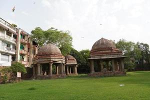 tughluq-graven indisch subcontinent eentonige en zware constructies in indo-islamitische architectuur gebouwd tijdens de tughlaq-dynastie foto