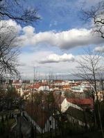 stadsgezicht van miskolc vanaf de uitkijktoren in avas foto