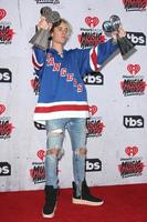 los angeles, 3 april - justin bieber op de iheart radio music awards 2016 perskamer op het forum op 3 april 2016 in inglewood, ca foto