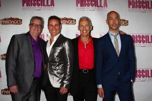 los angeles, 29 mei - joe hart, bryan west, scott willis, wade mccollom arriveert bij de priscilla queen of the desert play opening in het pantages theater op 29 mei 2013 in los angeles, ca foto