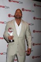 las vegas, 23 apr - dwayne johnson arriveert bij de presentatie van de allergrootste studio's op cinemacom 2012 in caesars palace op 23 april 2012 in las vegas, nv foto