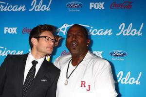 los angeles, 7 maart - ryan seacrest, randy jackson arriveert op het amerikaanse idool finalistenfeest van 2013 in the grove op 7 maart 2013 in los angeles, ca foto