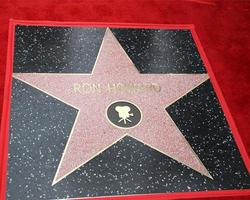 los angeles, 10 dec - ron howard filmster bij de ron howard ster op de hollywood walk of fame op de hollywood blvd op 10 december 2015 in los angeles, ca foto