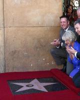 los angeles, 3 jan - kamerbeambten, helen mirren, jon turteltaub, david mamet bij de Hollywood walk of fame ster ceremonie voor helen mirren bij varken n fluit op 3 januari 2013 in los angeles, ca foto