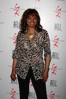 los angeles, 16 maart - debbi morgan arriveert op het jonge en rusteloze 39-jarig jubileumfeest georganiseerd door de familie Bell in het palihouse op 16 maart 2012 in west hollywood, ca. foto