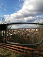 stadsgezicht van miskolc vanaf de uitkijktoren van Avasi, gezien vanuit mijn bril foto