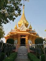 oude plaats oude thaise tempel heilige dingen thailand foto