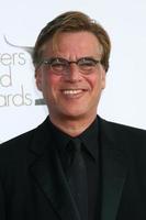 los angeles, 19 februari - aaron sorkin arriveert bij de 2012 writers guild awards in het hollywood palladium op 19 februari 2012 in los angeles, ca foto