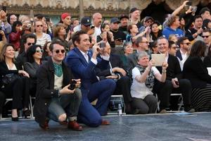 los angeles, 8 dec - elijah wood, lee pace bij de peter jackson hollywood walk of fame ceremonie in het dolby theater op 8 december 2014 in los angeles, ca foto