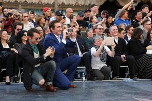 los angeles, 8 dec - elijah wood, lee pace bij de peter jackson hollywood walk of fame ceremonie in het dolby theater op 8 december 2014 in los angeles, ca foto