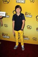 los angeles, 5 juni - jake short arriveert bij de première van disney channel s let it shine in dga theater op 5 juni 2012 in los angeles, ca foto