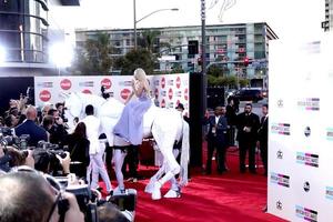 los angeles, 24 nov - lady gaga bij de aankomst van de american music awards 2013 in nokia theater op 24 november 2013 in los angeles, ca foto