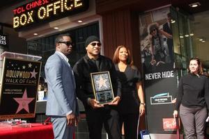 los angeles, 21 jan - sean combs, ll cool j, queen latifah bij de ll cool j hollywood walk of fame ceremonie in hollywood en highland op 21 januari 2016 in los angeles, ca foto