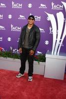 las vegas, 7 maart - ll cool j arriveert op de 2013 academy of country music awards in de mgm grand garden arena op 7 maart 2013 in las vegas, nv foto