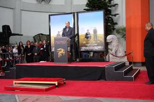 los angeles, 5 jan - robert duvall bij de robert duvall hand- en voetafdrukceremonie in grauman's chinese theater op 5 januari 2011 in los angeles, ca foto