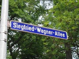 wagner allee teken in bayreuth foto