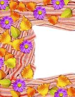 achtergrond van kleurrijke sjaal en helder herfstgebladerte foto